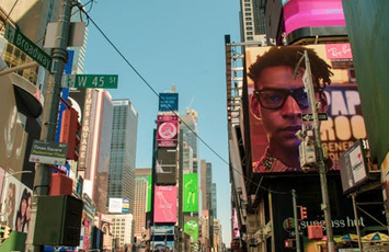 某某服装设计公司公交站台广告投放