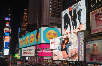 某某服装设计公司公交站台广告投放