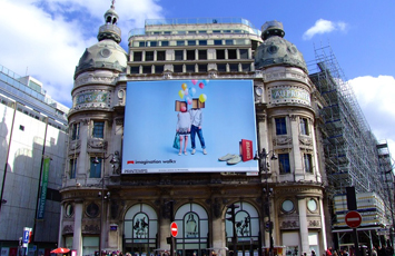 某某服装设计公司公交站台广告投放