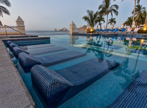 露天恒温游泳池