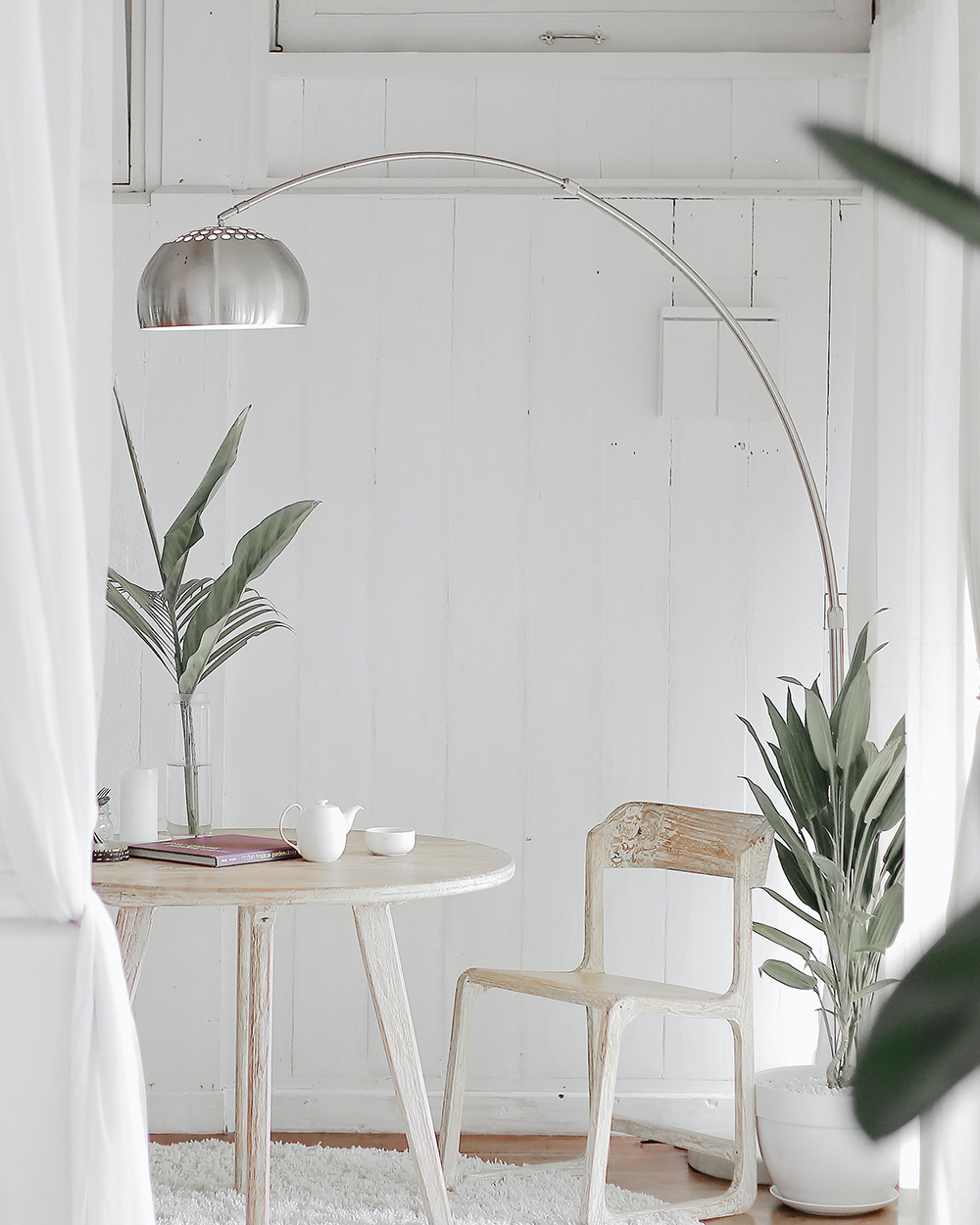 简约银色落地灯