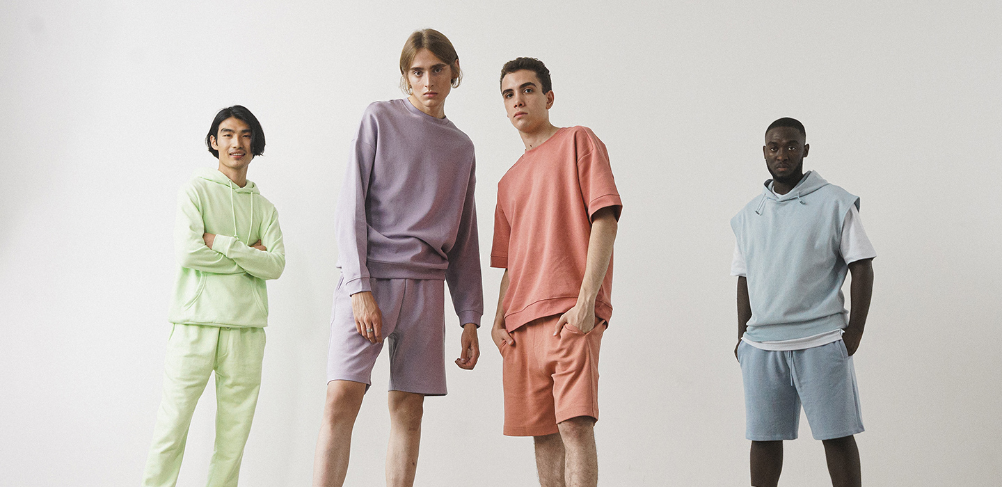 每个朝代的服饰都有其特点,这和当时农、牧业及纺织生产水平密切相关