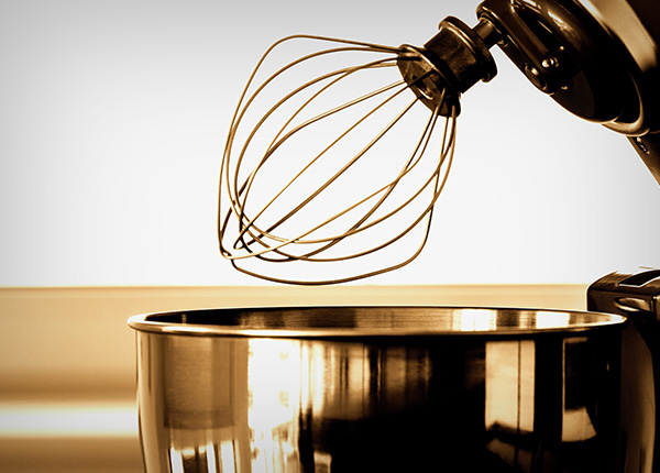 该机设计合理,外型整齐美观,体积小,重量轻,噪音小.效率高,操作简单,清理方便,清洁卫生