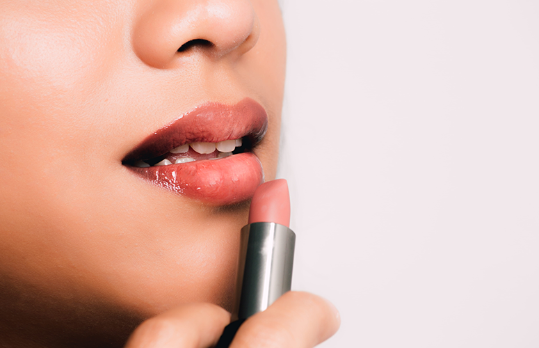 化妆是一种历史悠久的女性美容技术