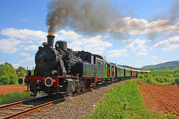 航空邮件运输是特殊的航空货物运输,一级情况下优先运输