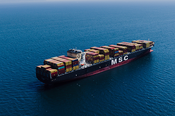 机运输是指民用航空运输使用人为一定的目的包用公共航空运输企业的航空器进行载客或载货的一种运输形式