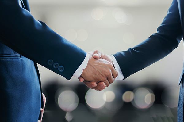 背景指的是新闻发生的社会环境和自然环境,背景和结语有时可以暗含在主体中